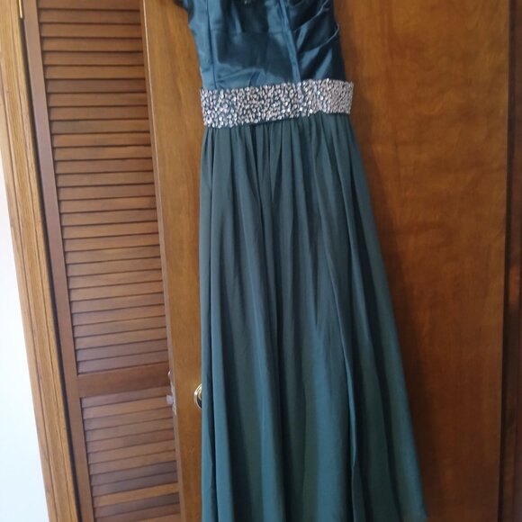 Emerald green long dress/gown with beautiful embellishments, size 2 - Picture 2 of 5